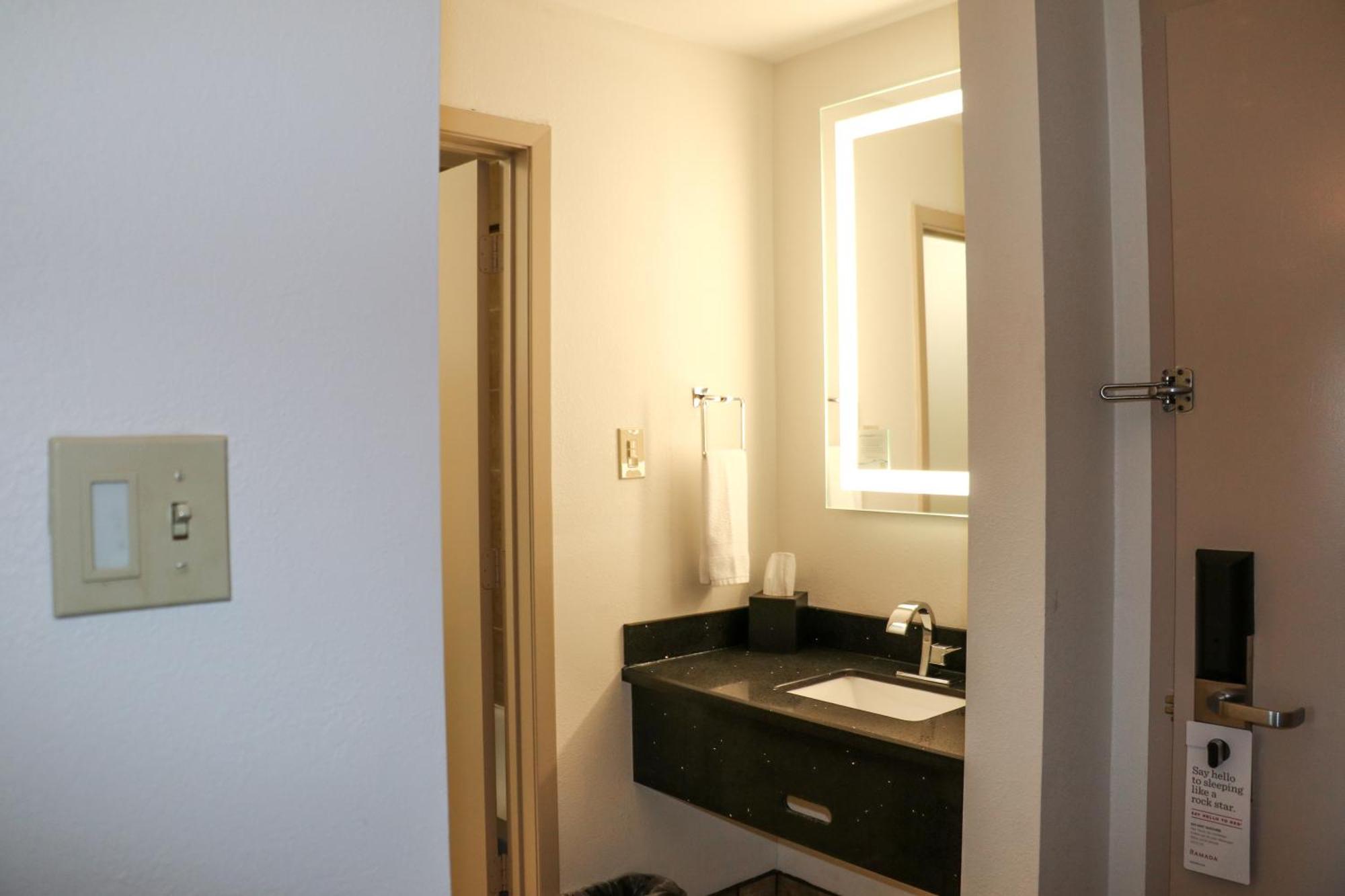 Ramada By Wyndham Del Rio Hotell Eksteriør bilde